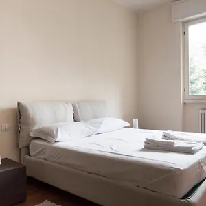 2-bedrooms-flat-with-parking-near-metro.italymilanhotels.net/